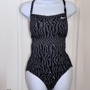 NIKE SWIMSUIT. ONE PIECE RACERBACK SWIMWEAR. 
HYDRASTRONG SWIMSUIT. SIZE LARGE